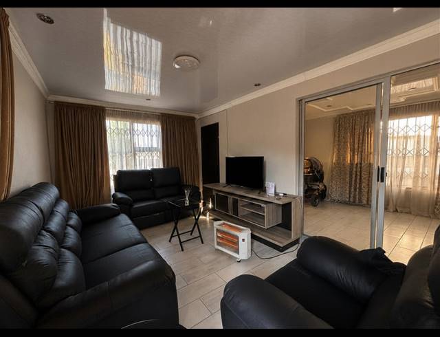3 BEDROOM HOUSE FOR SALE IN SEBOKENG ZONE 17